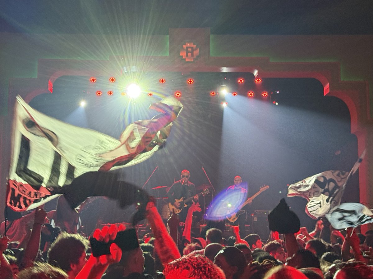 Me Baño Y Prendo tweet media