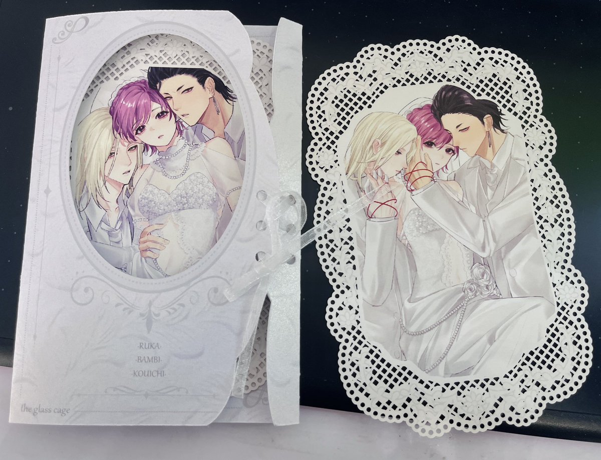 拿到实物了🥹
不过还有点瑕还是重新做了一批 顺便换了种纸 希望不要出大问题了（力竭）