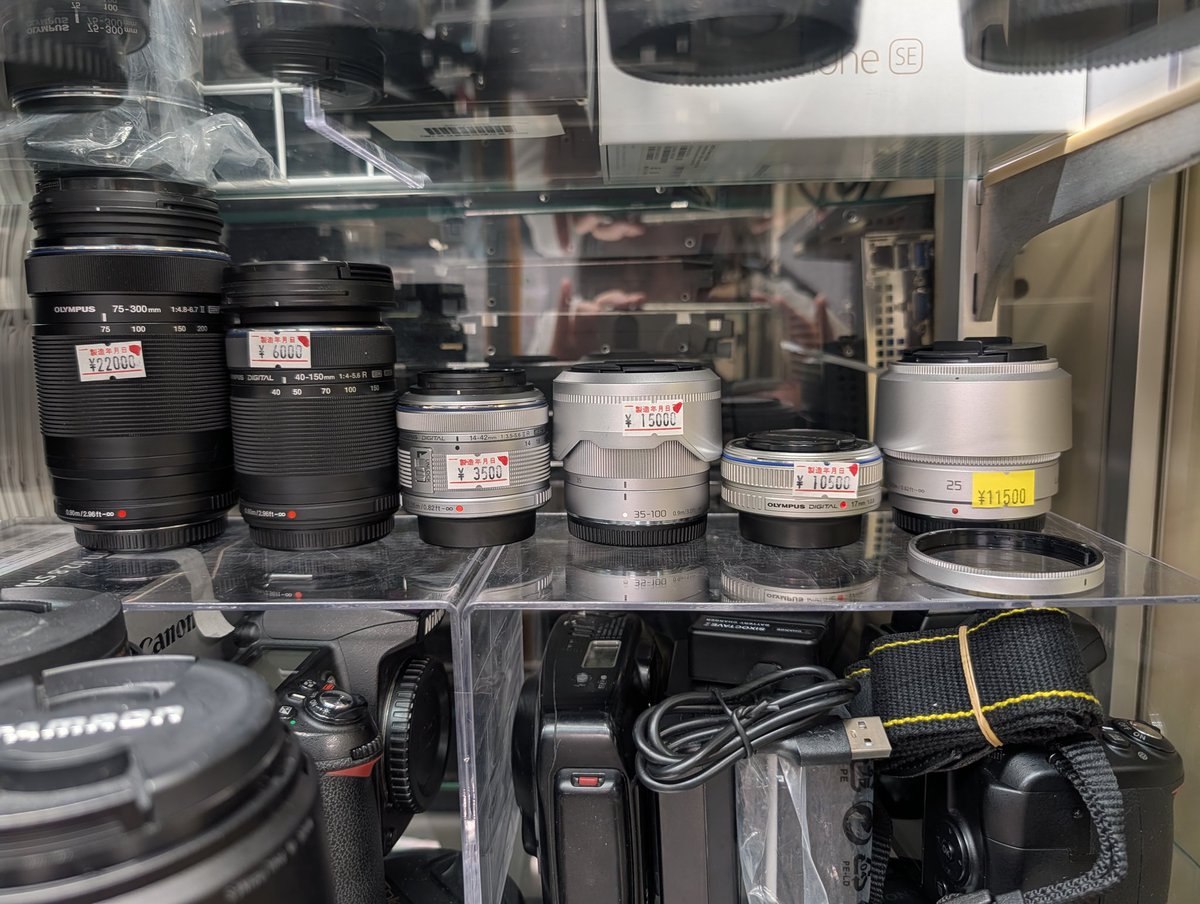 shonan_tsusho's tweet image. マイクロフォーサーズレンズ
新しいもの入荷してます！

マイクロフォーサーズといえば小ささと軽さ！

一番左の75-300は、35mm換算で150-600mmで423gとペットボトルよりも軽め！

相場よりもお安めに設定しているので、是非ご覧ください！