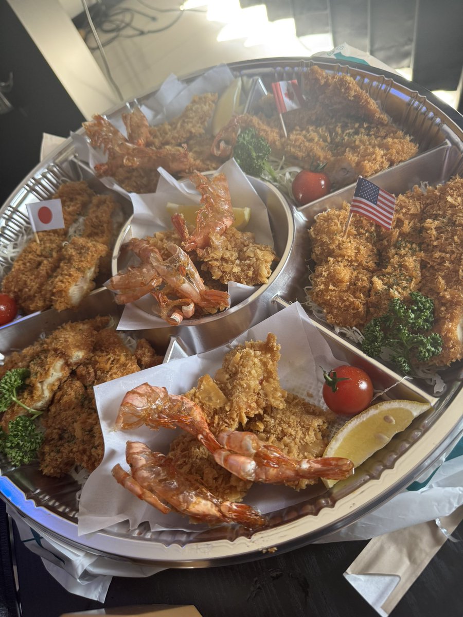 なでせん tweet media