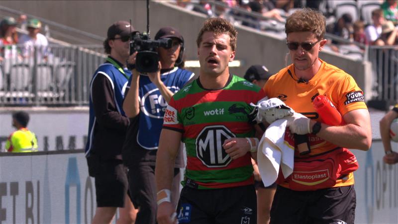 BIG BLOW! 🚨 The Rabbitohs lost Jye Gray to a serious injury forcing a reshuffle... And the Raiders took full advantage in a four try first half blitz. MORE 👉 https://t.co/8HDp95OhpN