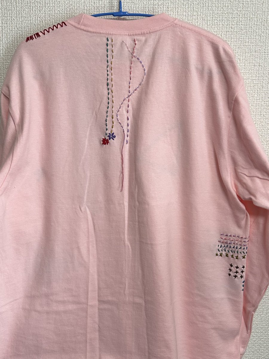 hotaruwsakura's tweet photo. シリーズ29 1118話 女子会ミステリー2
シリーズ19 740話 蘭も倒れたバスルーム(前編)
蘭ツノはガラ紡を使用♡
蘭ツノ ロンT 刺し子風
初めて刺し子糸とこぎん糸使用した！
ロンTは生地が柔らかく伸びるので難しいけど、とてもinteresting!!!だった！
テンション爆上がりで久しぶりに猛烈に刺した〜 https://t.co/923KTvG1XL