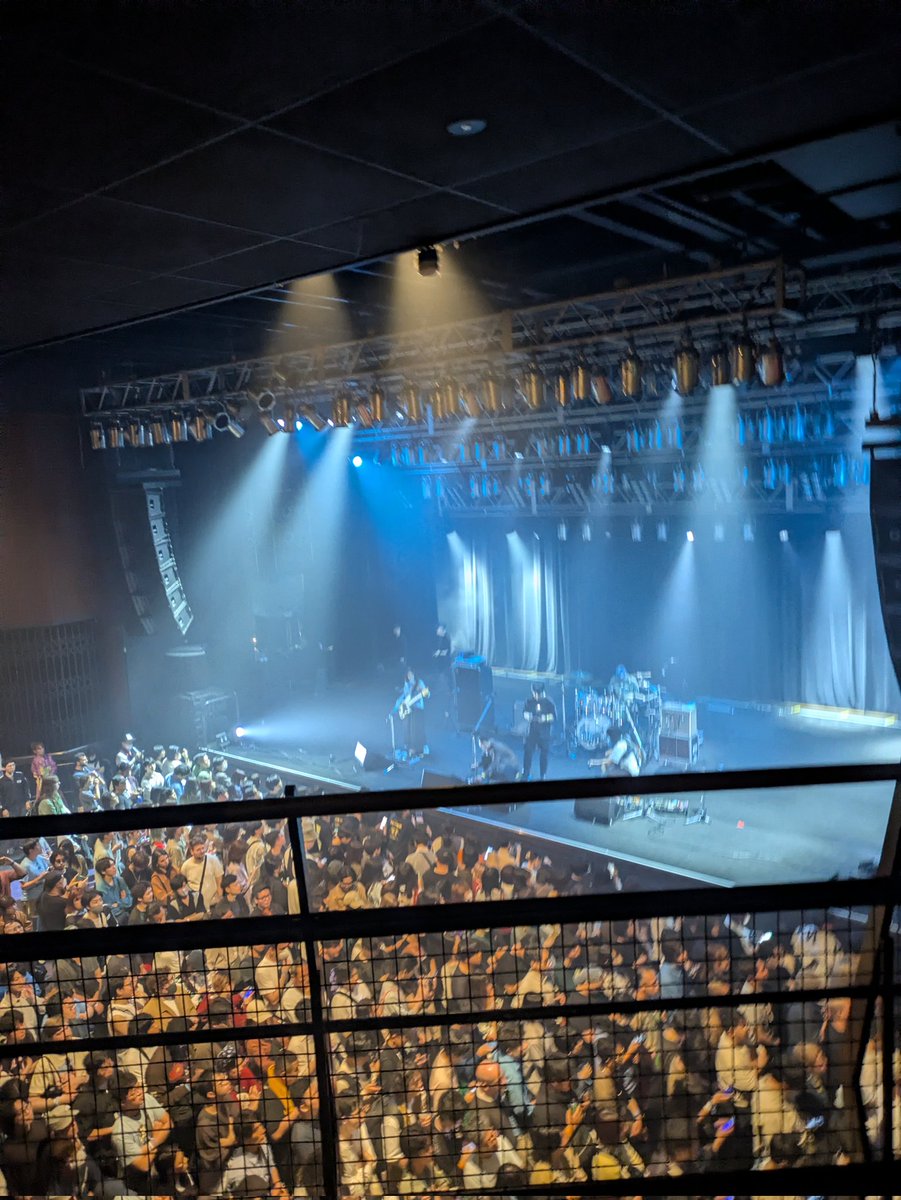 PSYCHOGKF2's tweet photo. MONO NO AWAREとハクほぼ同じタイミングでステージ出てきてるの絶対なんかやるやろ https://t.co/Q8wt9hDXYq