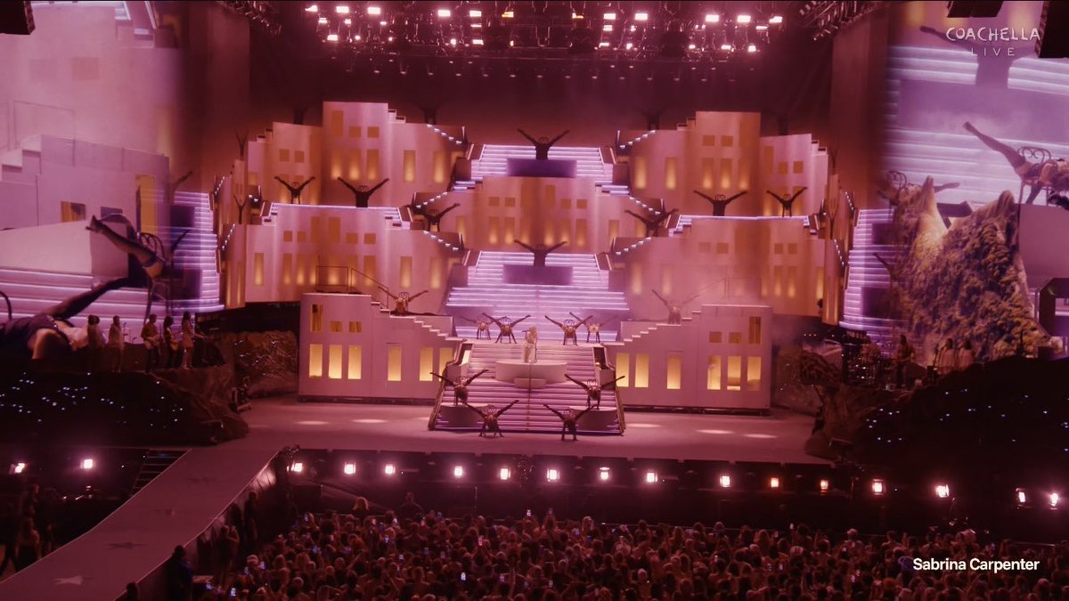 swifties en aprietos ❤️‍🔥 tweet media