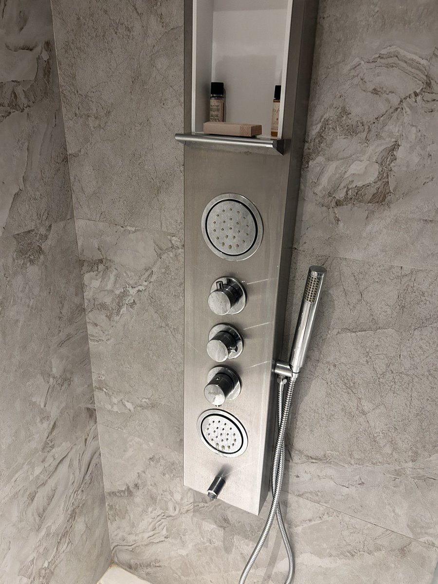 DefenceBrat's tweet image. Hot, cold, rain, jet, mystery mode… just wanted water, bro.

Love how every bathroom fittings company is innovating… except on making showers usable and simple. 

#Travel #Struggle