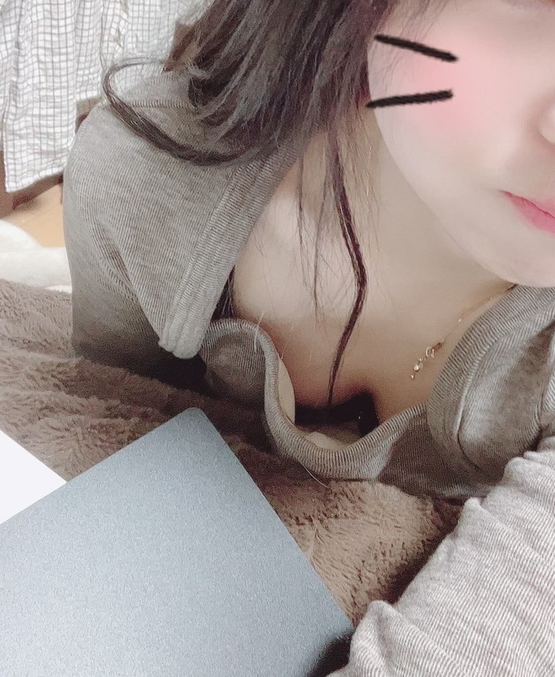 naru6907's tweet photo. 〜私を彼女にするメリット〜 

・貧乳Bカップなんや？小さくてええやろ
・毎朝もみもみ勃起乳首触りやすいやろ
・🥧🍞舐めやすいやろ
・顔かわいいぶっかけ好きやろ🍌
・潮吹くよチソコ洗ったろけ？
・桃尻🍑寝バック気持ちいいよ？
・脇毛見る？
#裏垢 #裏垢女子 #裏アカ女子 

⬇️デメリット⬇️ https://t.co/E4euWAEqiY