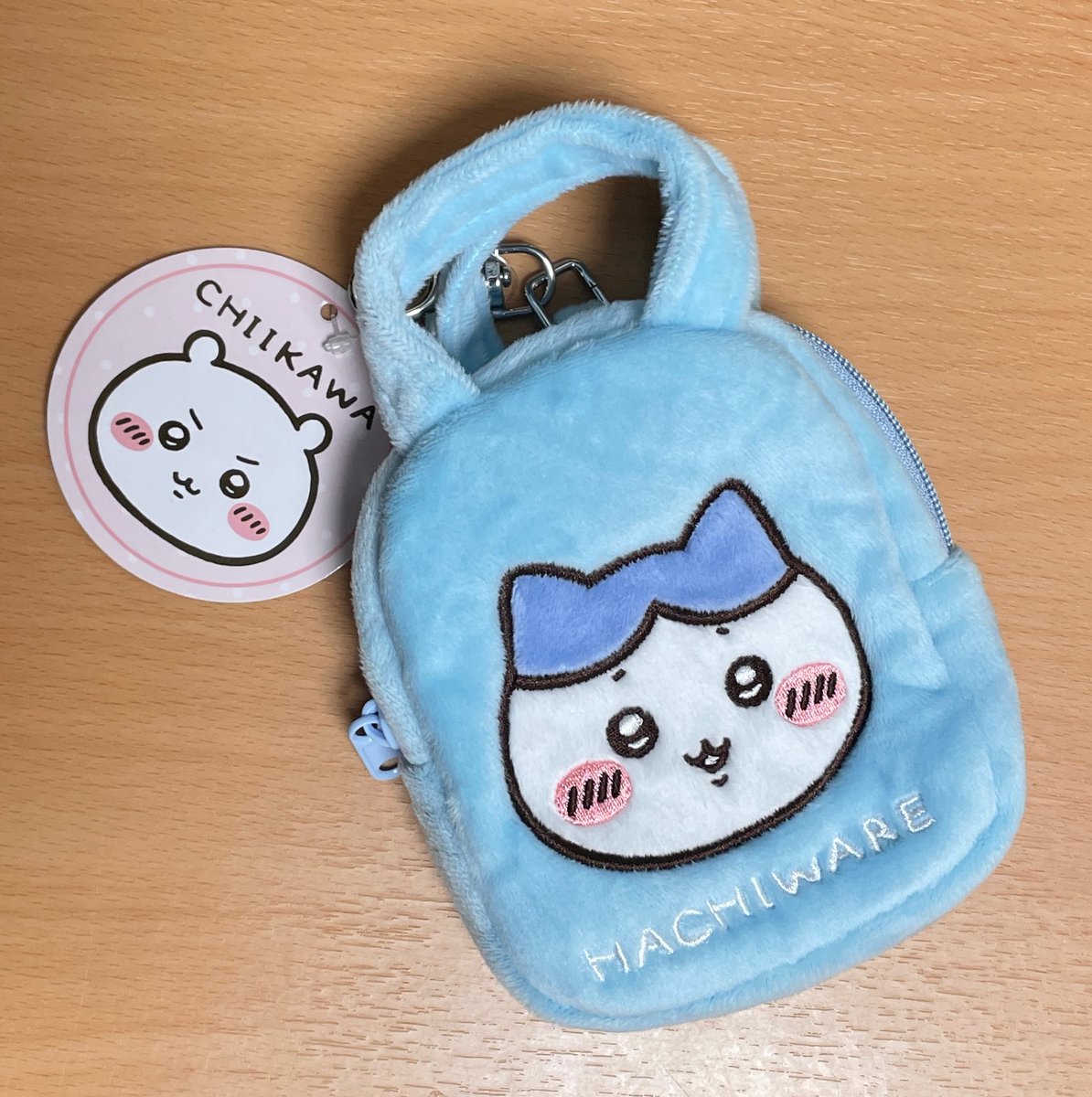 Cu_coin's tweet photo. カラビナ付いてるし、持ち手いらないな〜と取っちゃいました。
#ちいかわ https://t.co/6urywZR7lP