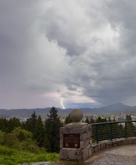 NikJabbariWx's tweet photo. #ORStorm #ORwx #EUGwx #Eugene #thunderstorm #lightning #marginalrisk #oregon #pnw #vibes #views https://t.co/OwbwwUlb0g