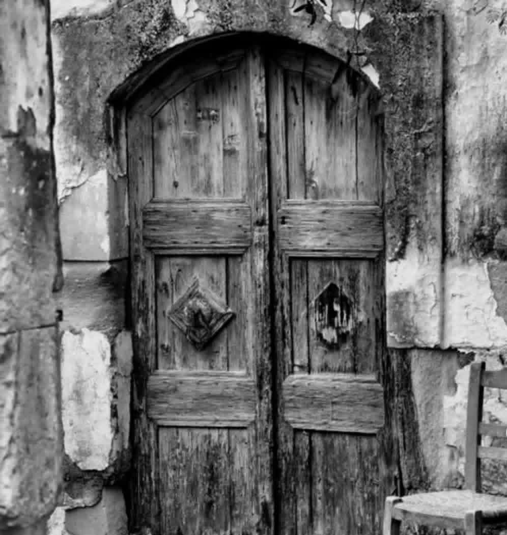 ۔

تمہارے  بعد  مقدر  کو  ہم  نے  چھوڑ  دیا 
اسیر اب  نہیں قسمت  کی ہم لکیروں  کے 

جو جی میں آیا تو جاں بھی وار  دی ہم نے 
کہ یوں بھی ہوتے ہیں اندازہم فقیروں  کے

#اردو_شناس