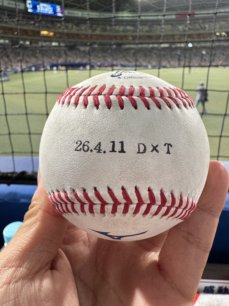 花田くん、ライトのホームランウイングにプロ初ホームラン！！！ 後ろ