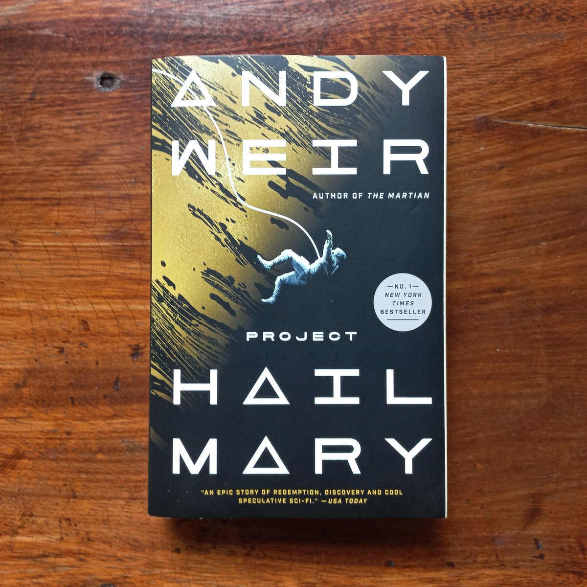 raven is selling books 🛍️ tweet media