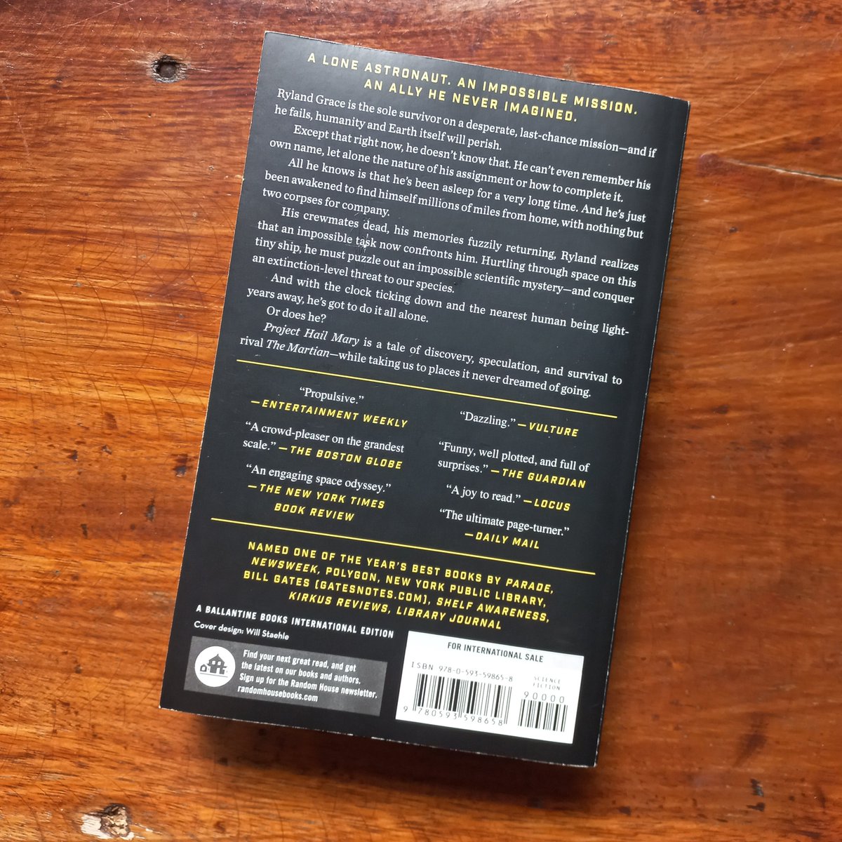 raven is selling books 🛍️ tweet media