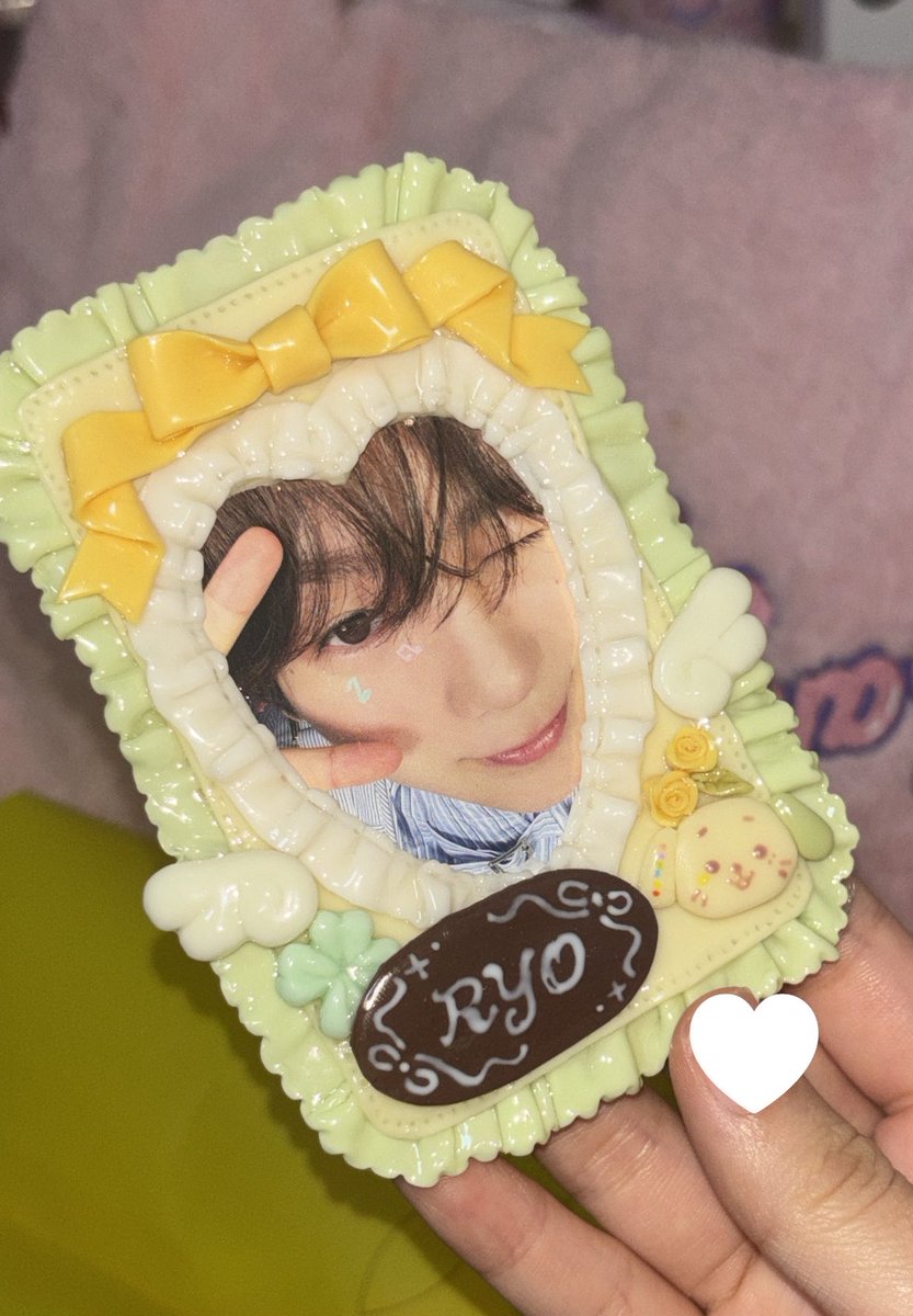 Kicoco_deco's tweet photo. 今更ですが韓国の現場でもフォロワーさんがトレカケース使ってるって見せに来てくださってとても嬉しかった❕ᐡ т · т ᐡ
2・3枚目は友達にプレゼントしたケース🕊️♡ https://t.co/EbBU5xV8OL