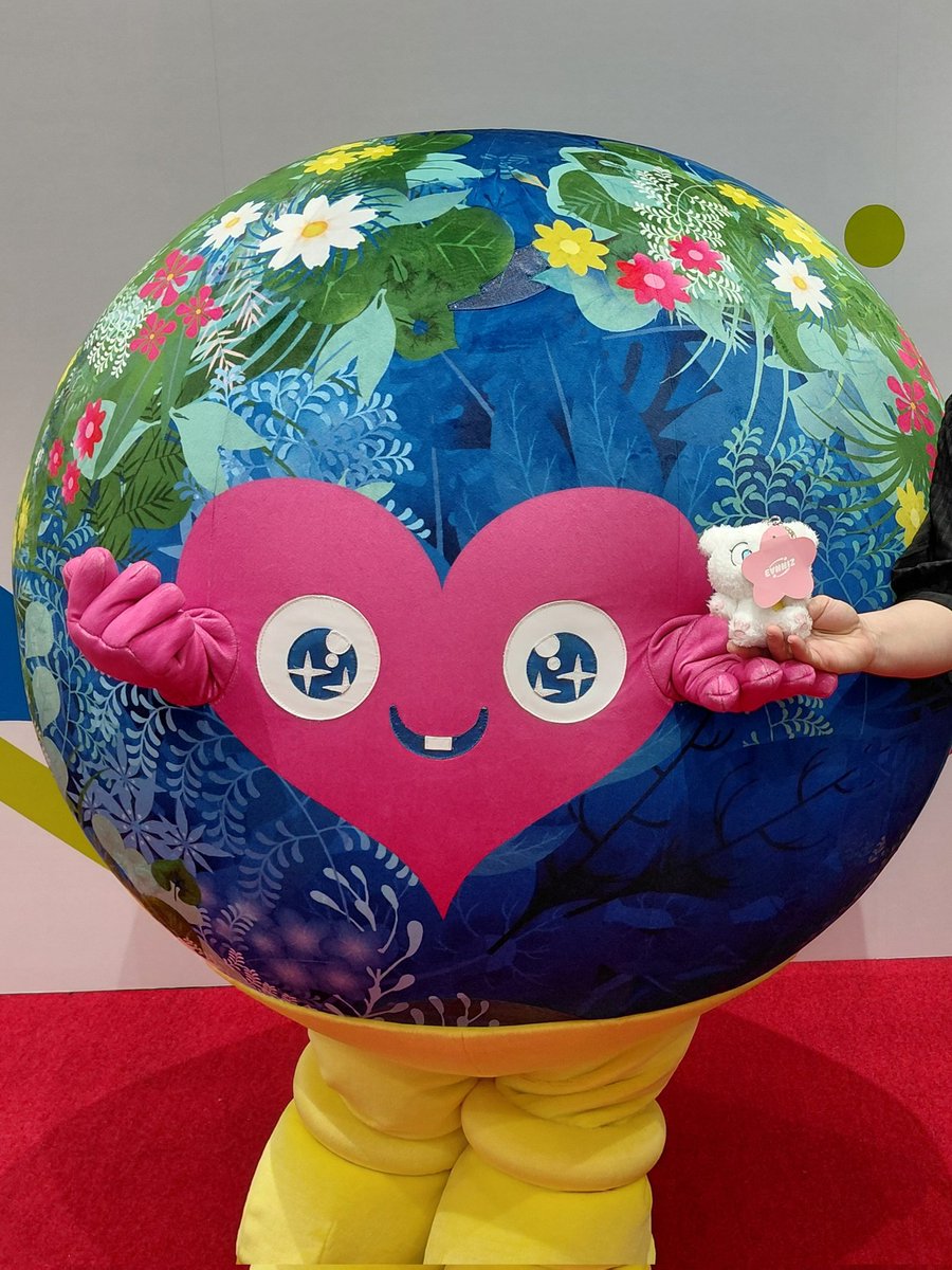 まきこ tweet media