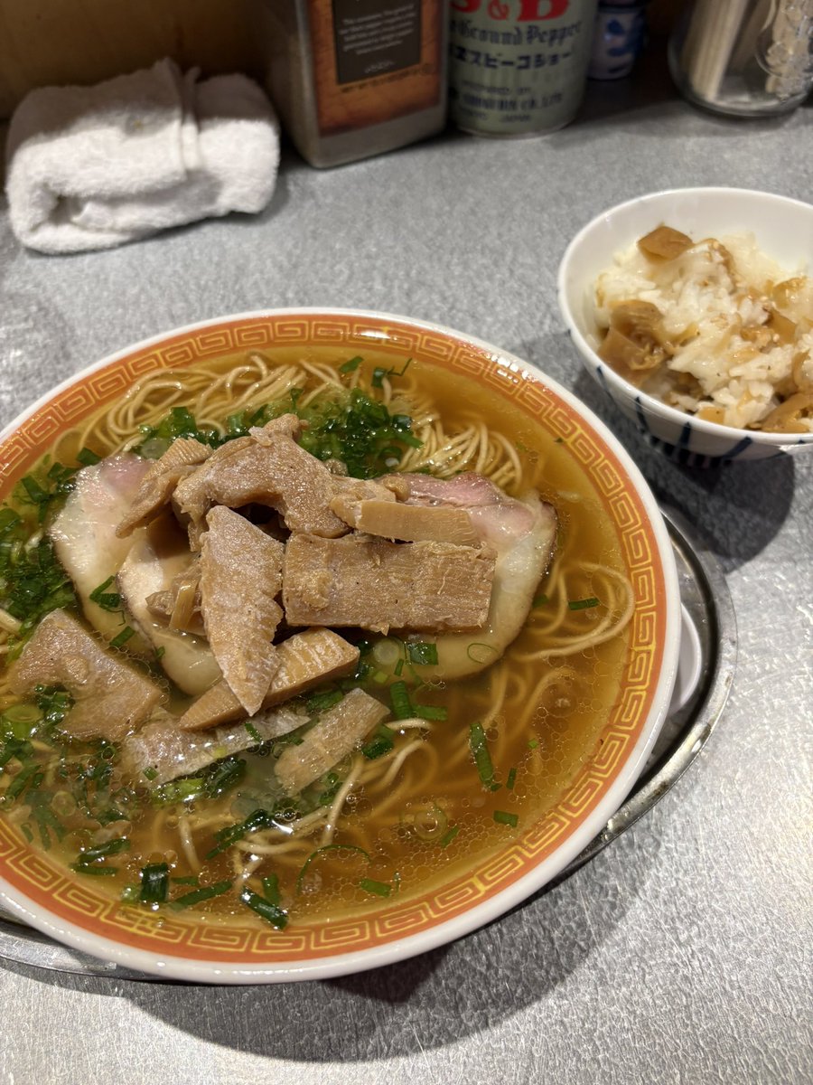 【焼豚らーめん　じゅんこ】
合馬の筍を使ったメンマラーメン＋筍の姫皮ご飯の筍メンマ定食🎋
滋味深い豚骨は言わずもがな
甘めの自家製メンマも姫皮もメチャクチャ美味い😋
これで１０００円は安過ぎて心配になります😅
頼まれる方も多かったみたいで自分で売り切れ😅
また伺います。ご馳走様でした😋