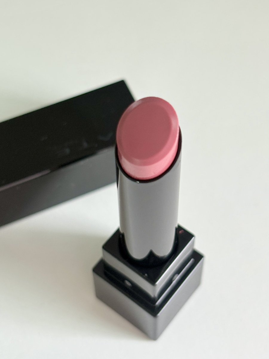 Channiemill's tweet image. เป็นลิปที่ละมุนนมากก ทาได้แบบทุกวัน! ต้องให้ Kate Lip Monster เราทาไปกินข้าว กินอะไรต่างๆ ยังมีสเตนสีติดอยู่เบยย เราใช้สี 13 Tipsy สวยมาก สีน่ารักสุดดด ชอบบ ใช้เติมระหว่างวัน ปากก็ไม่ตกร่องน้าา เอาอยู่ทุกสถานการณ์💘

#Kate #Lipmonster #KATELipmonster