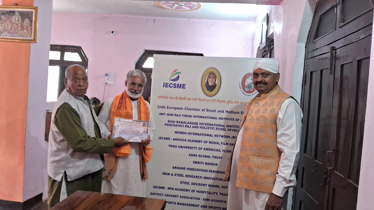 DrVijayTiwariJi's tweet photo. @myogiadityanath @myogioffice @CMOfficeUP 

#ब्रह्मऋषि_शांडिल्य_धाम पूरे प्रेम तिवारी (मरेमा), ग्राम पंचायत-पारा ब्रह्मनान, थाना इनायत नगर, मिल्कीपुर विकास खण्ड @dmayodhya @igrangeayodhya @ayodhya_police में एक सर्प निकल आया है, कृपा करके फारेस्ट विभाग की सहायता प्रदान करें @ANI https://t.co/FOkaUxbDPH