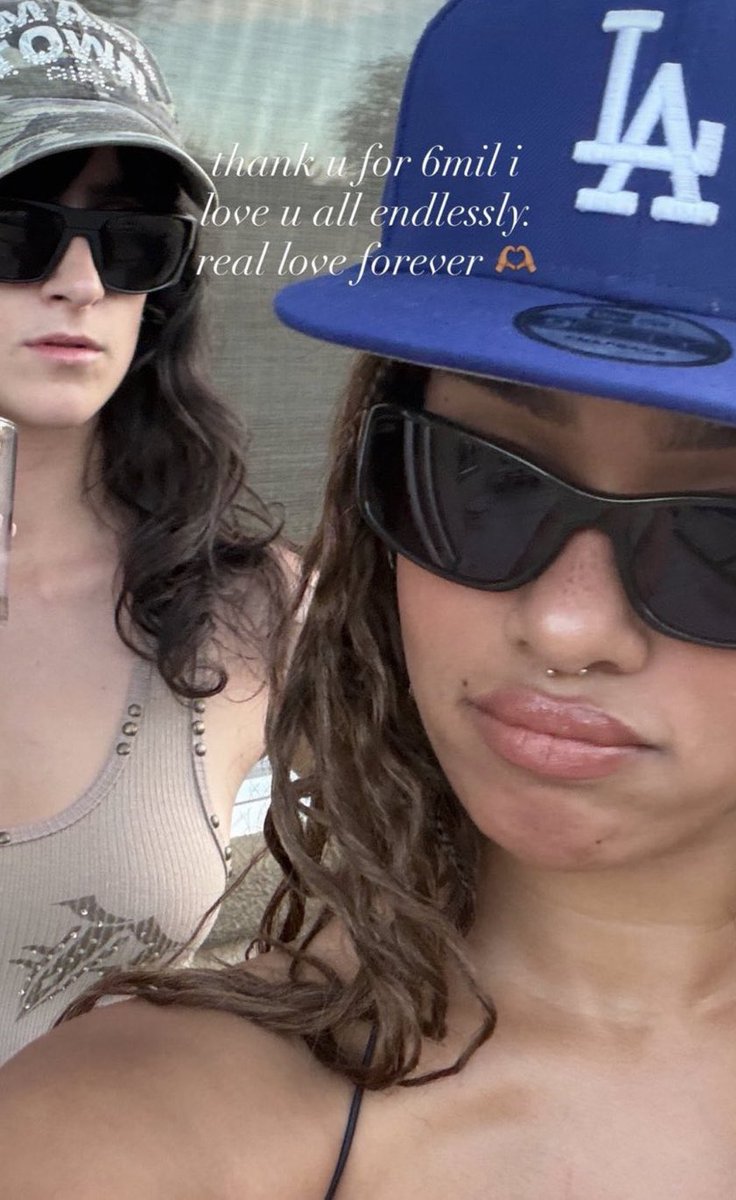 manonloops's tweet photo. Seems like Manon posted this story at first but then deleted it, wanted to share it so everyone can see that she said “real love forever”, feeling validated 🥹🩷

#MANZCHELLA #FreeManon #WeLoveYouManon https://t.co/Y5TeFStNGK