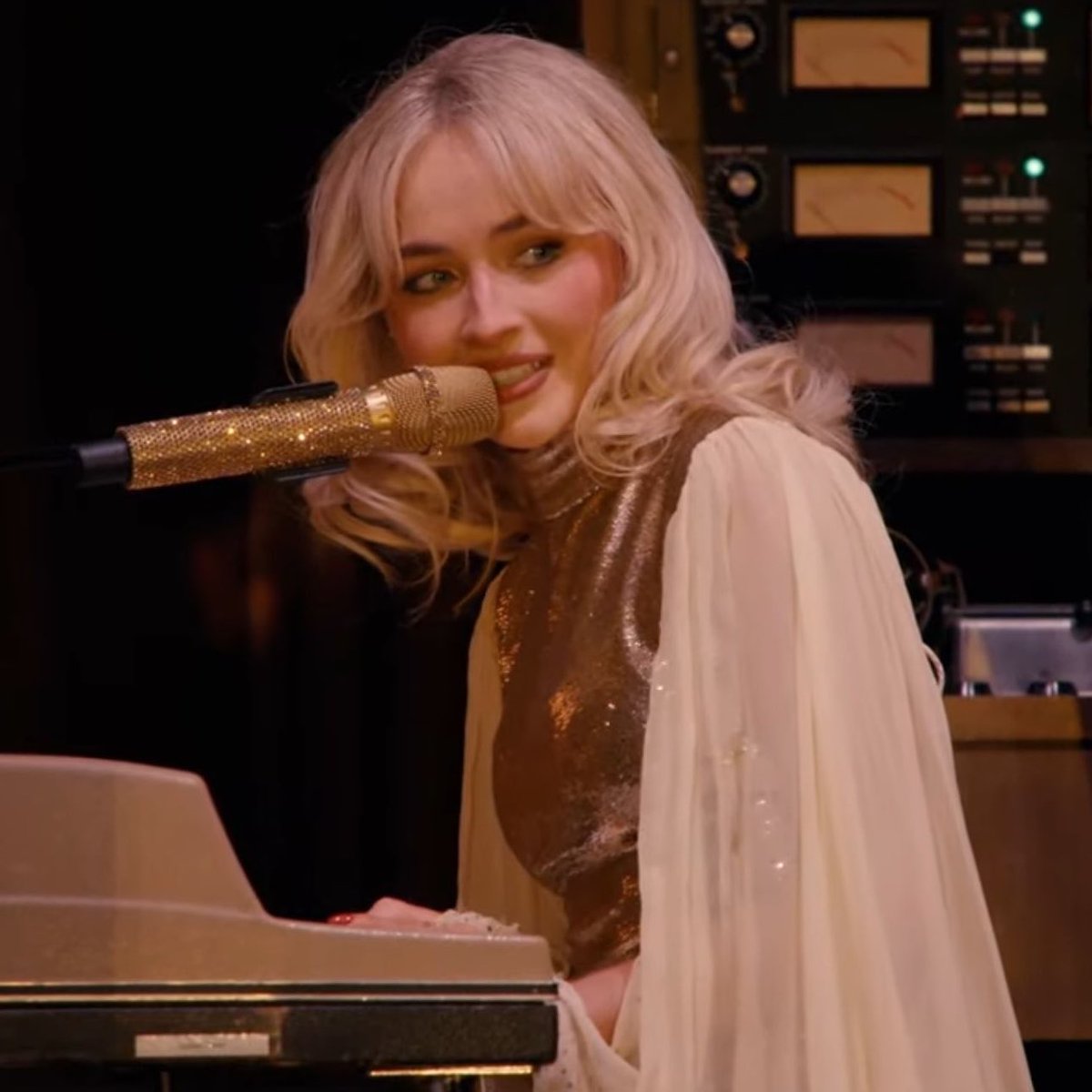 TheRedCarpent tweet media