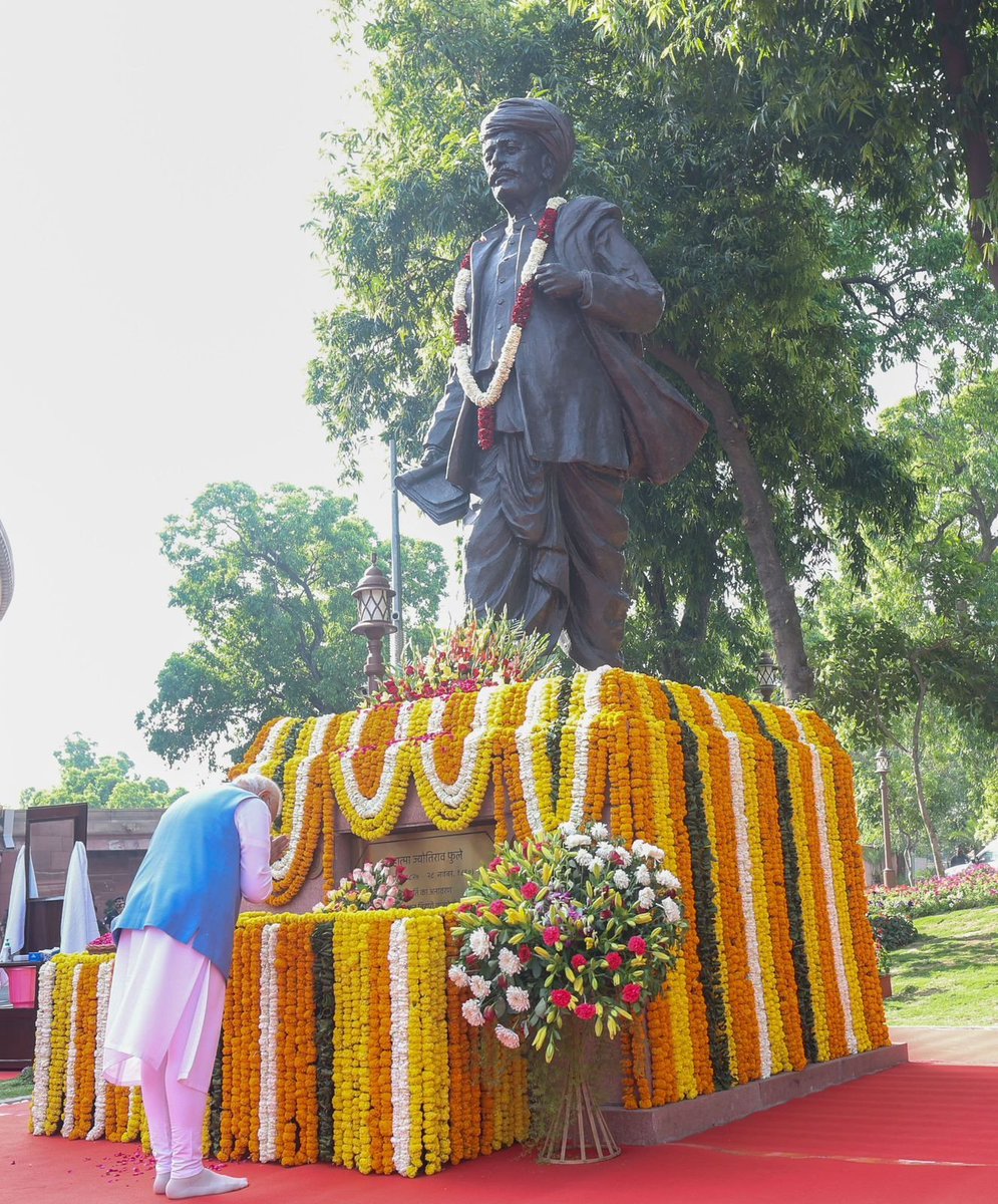 Narendra Modi tweet media