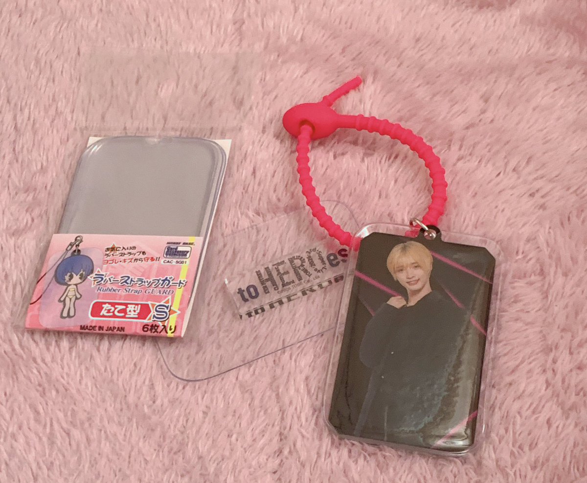 IMP_Number_i's tweet photo. アクリルチャームに傷がつかないようにカバーしているポストをお見かけしたので，自分もアニメイトで買って来ました♪
ちょうどいいサイズでこれで傷がつく心配もなし😆😆 https://t.co/GXKY1hfZi5