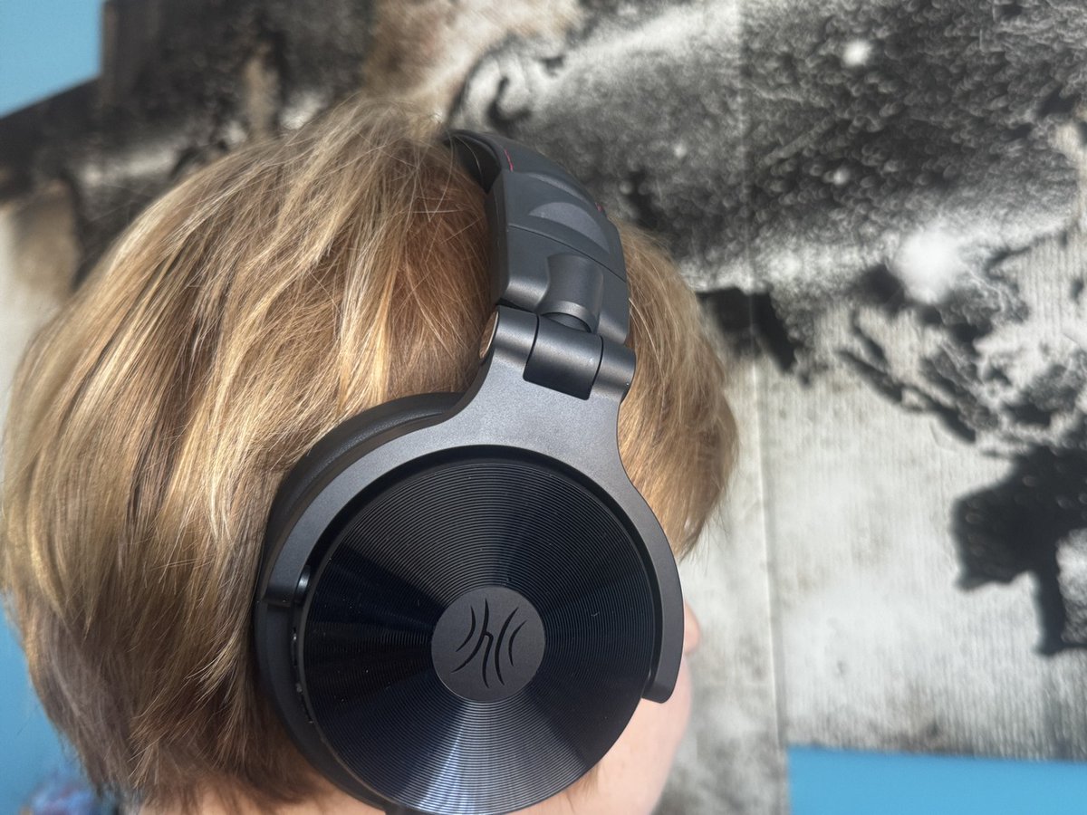 TECHNOSenior1's tweet image. OneOdio Studio Max 1 – bezprzewodowe słuchawki DJ w praktyce (recenzja) - techno-senior.com/2026/04/11/one… przez @TECHNOSenior1 
📷 @OneOdio_  #StudioMax1 łączą bezprzewodową swobodę z technologiami, które mają znaczenie – i po testach mogę powiedzieć, że nie jest to tylko marketing