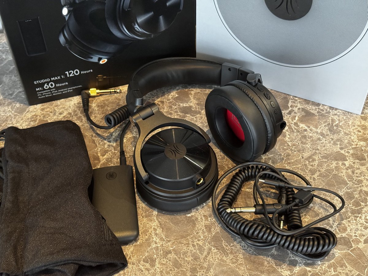 TECHNOSenior1's tweet image. OneOdio Studio Max 1 – bezprzewodowe słuchawki DJ w praktyce (recenzja) - techno-senior.com/2026/04/11/one… przez @TECHNOSenior1 
📷 @OneOdio_  #StudioMax1 łączą bezprzewodową swobodę z technologiami, które mają znaczenie – i po testach mogę powiedzieć, że nie jest to tylko marketing