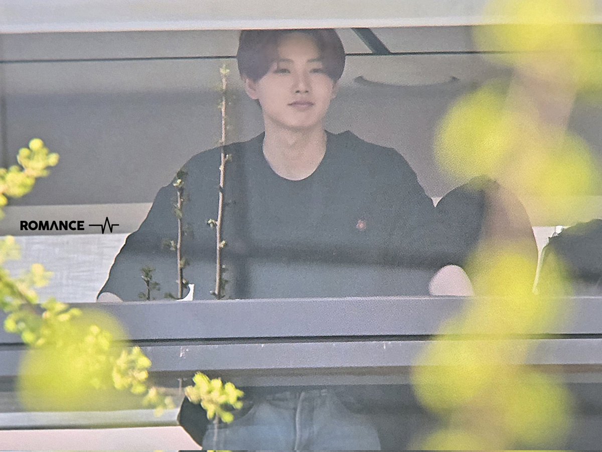 romance0099's tweet photo. 260411 이 건물은 이제 준규겁니다.. #준규 #JUNKYU #ジュンギュ https://t.co/zsQhTWQAgt