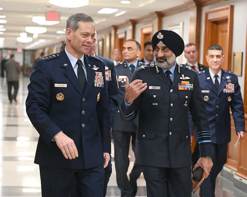 NewsIADN's tweet image. 🇮🇳🇺🇲 #USAF Chief General Kenneth Wilsbach hosted #IAF Chief ACM AP Singh during his official visit to the #US.