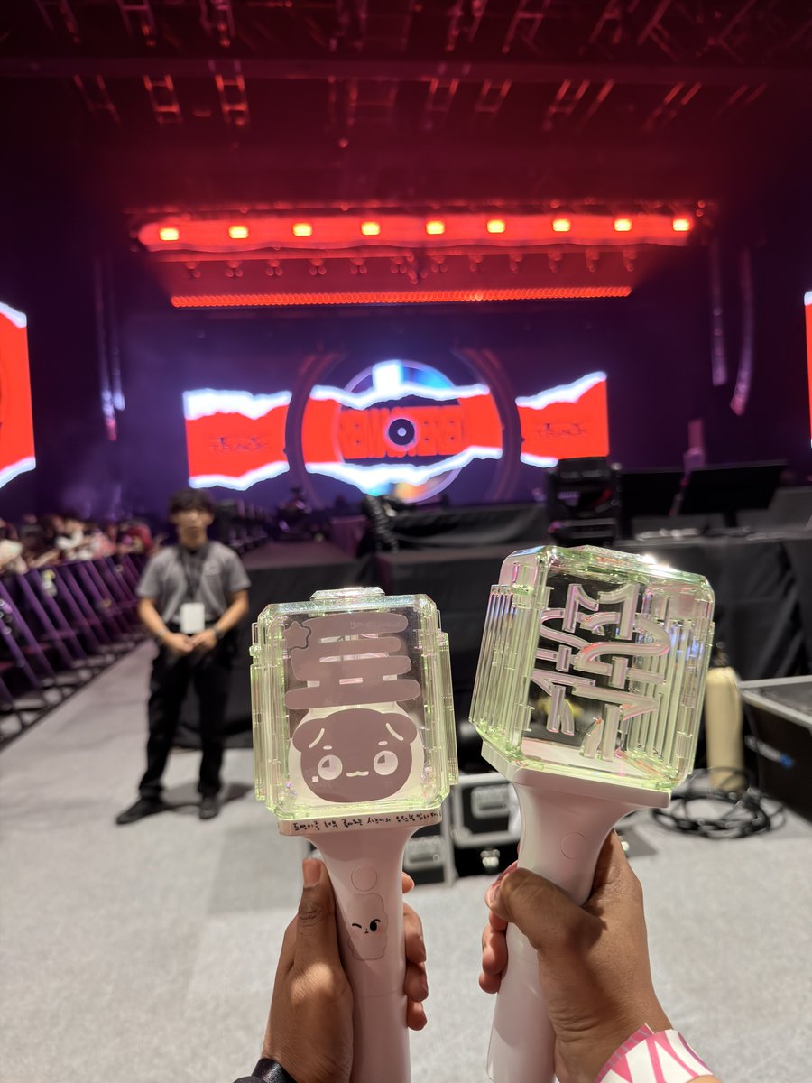 dotaebby's tweet image. BARRICADE SECURED 😭😭😭😭😭😭😭😭😭😭😭😭😭😭😭😭😭

#TYTRACKinKL
#TAEYONGinKL 
#TY_TRACK_REMASTEREDinKL