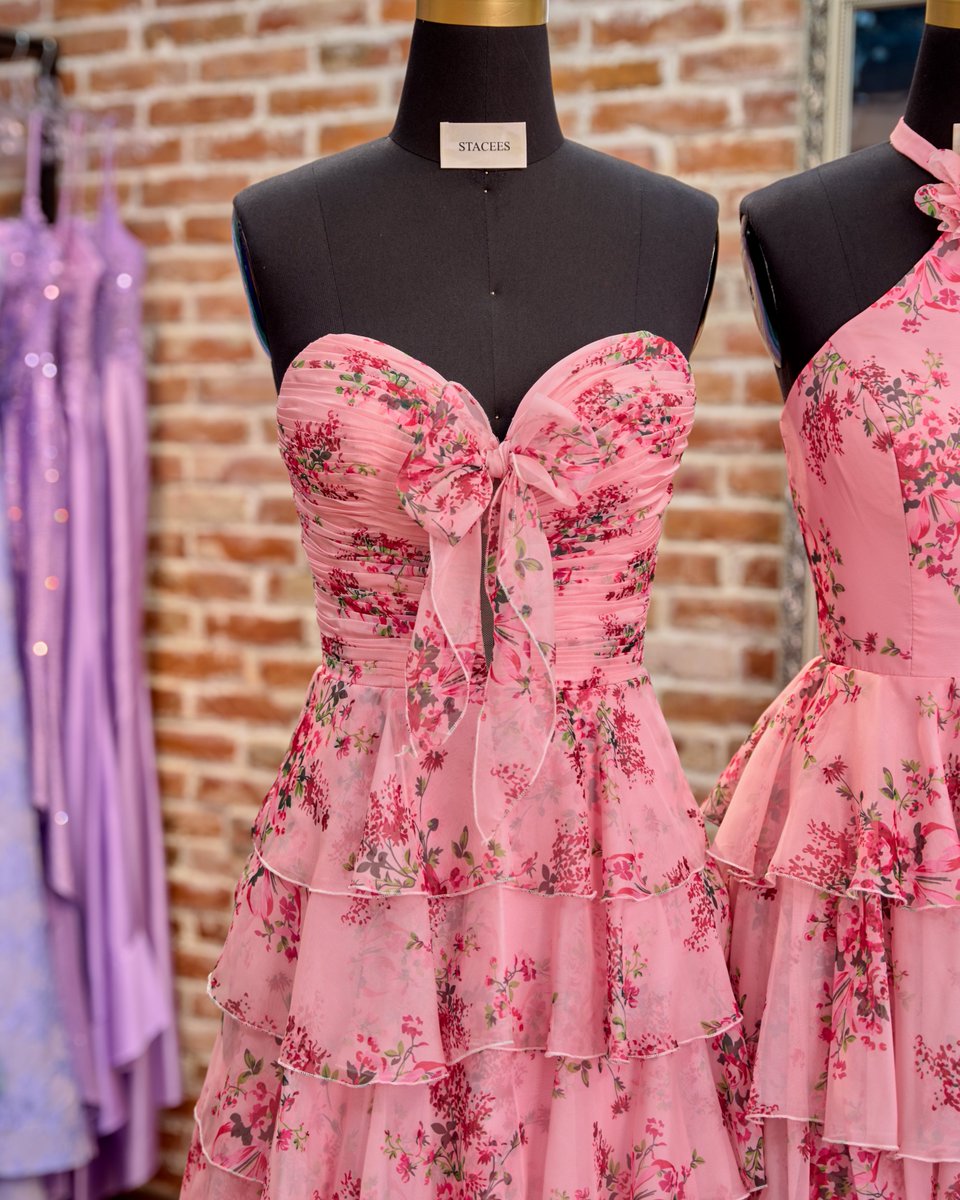 Staceesofficial's tweet image. It’s almost prom time…. Would you choose pink floral ruffles dress for your prom?🌸💕🤔

Dress style: S9046P S9049P
.
.
.
.
.
.

#stacees #prom #promdresses #prom2026 #slit #ruffles #princess #strapless #halter