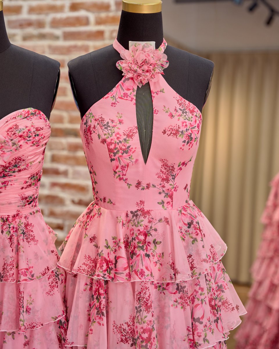 Staceesofficial's tweet image. It’s almost prom time…. Would you choose pink floral ruffles dress for your prom?🌸💕🤔

Dress style: S9046P S9049P
.
.
.
.
.
.

#stacees #prom #promdresses #prom2026 #slit #ruffles #princess #strapless #halter