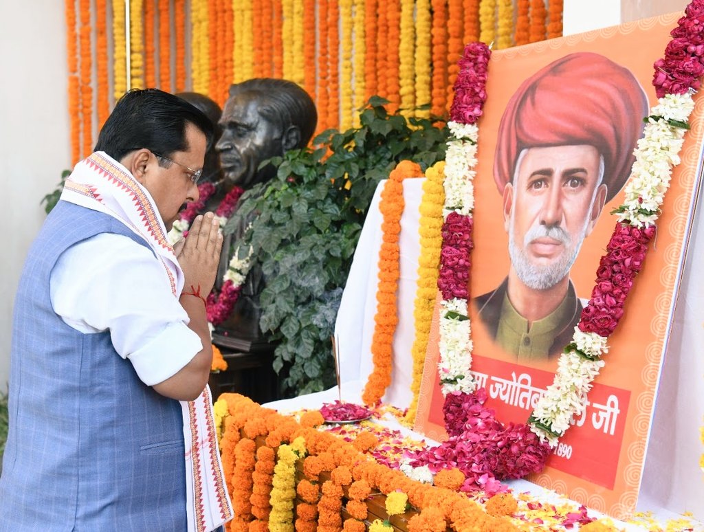 आज भारतीय जनता पार्टी मुख्यालय में महात्मा ज्योतिराव फुले जी की जयंती पर उन्हें पुष्पांजलि अर्पित कर नमन किया।

सामाजिक न्याय और नारी शिक्षा के अग्रदूत फुले जी के विचार हमें एक समतामूलक समाज बनाने की प्रेरणा देते हैं। उनके दिखाए मार्ग पर चलकर हम सशक्त भारत के निर्माण हेतु