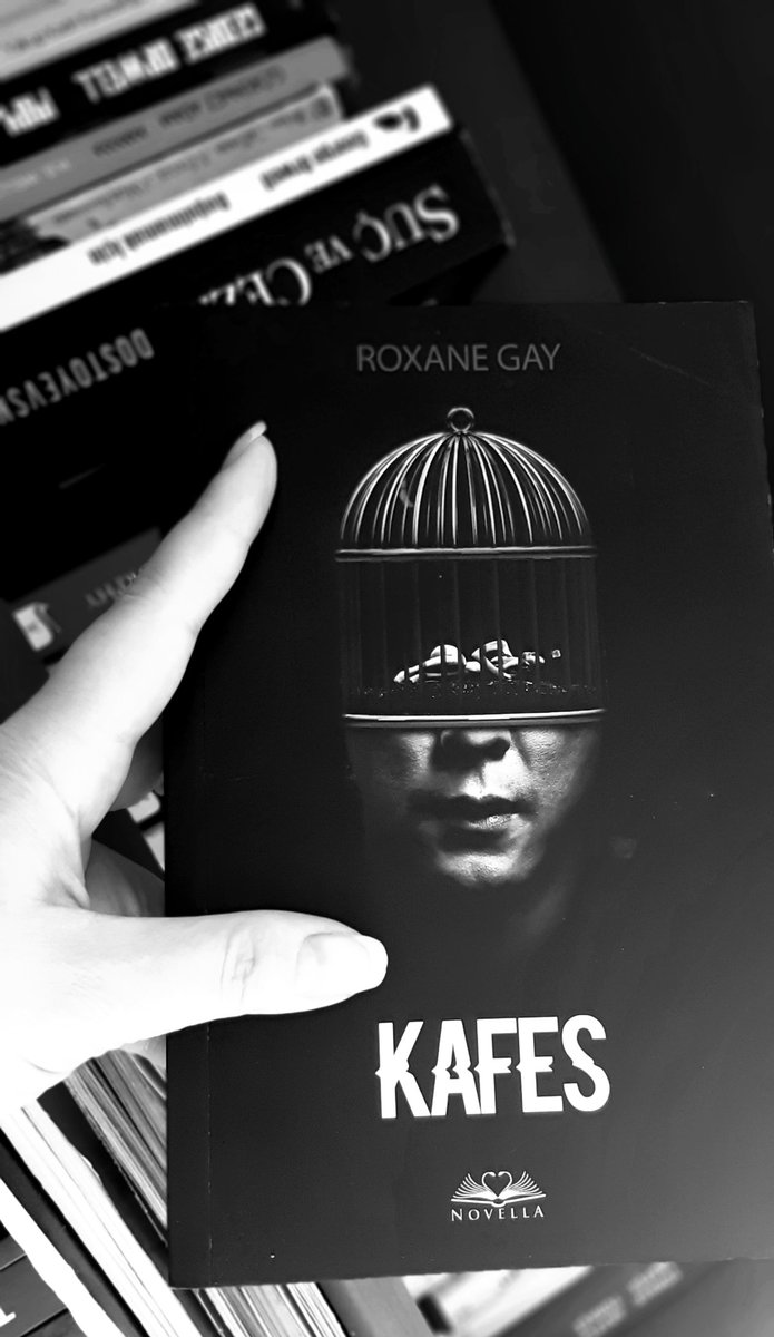 mavikelebeksu's tweet photo. -Bir kafesin içindeydim ve bu, içinde tıkılacağım kafeslerin sadece ilkiydi.

(Alıntı)

-Kafes
-Roxane Gay

#kitapönerisi
#book
#kafes
#günaydın https://t.co/XWJdiiJClC