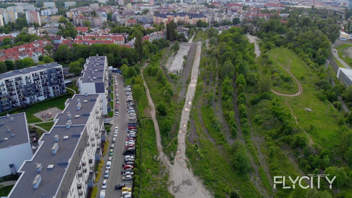 _Mazurkiewicz's tweet photo. Kolejny krok za nami!

Dziś formalnie Zarząd PKP zgodził się na sprzedaż działki pod Park HENRYKOWSKI – wielkie dzięki!

Do końca tego maratonu pozostały nam już tylko trzy ważne kroki:
🔹 Zgoda Rady Nadzorczej PKP;
🔹 Zgoda właściwego ministra;
🔹 I w końcu... podpisanie umowy! https://t.co/2hPJoJ0Hf9