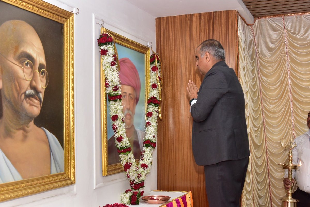 HPCL's tweet image. On Jyotiba Phule Jayanti, HPCL pays tribute to the life and legacy of Mahatma Jyotiba Phule, whose pioneering work laid the foundation for a more equal and just society.

To honour his contributions, the HPCL family, along with our C&amp;amp;MD, Director – Refineries, and senior