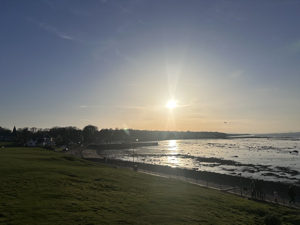 KinlochSusan's tweet image. Blackness castle #sunset #memories 🏴󠁧󠁢󠁳󠁣󠁴󠁿☀️🐶