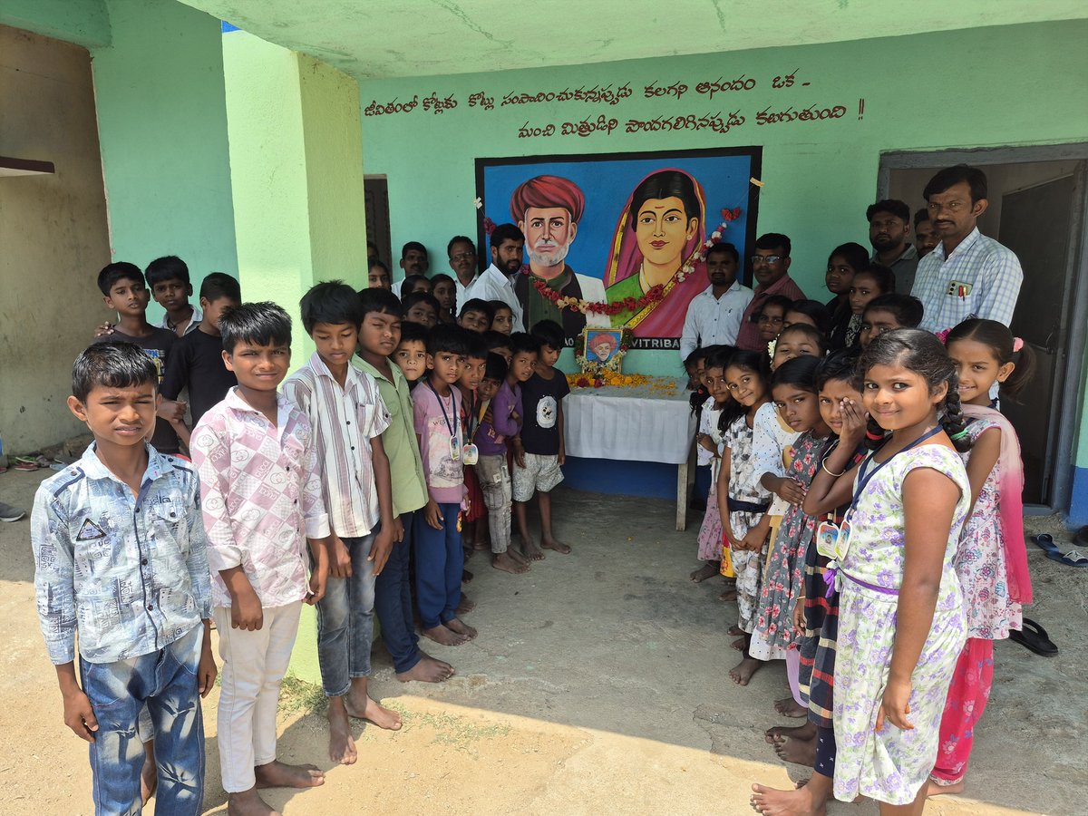 tonybekkal's tweet photo. బెక్కల్ గ్రామ పాఠశాలలో విద్యార్థులతో కలిసి మహాత్మ పూలే జయంతి వేడుకలు జరుపుకున్నం 🎉 https://t.co/ZibWjKK1mQ