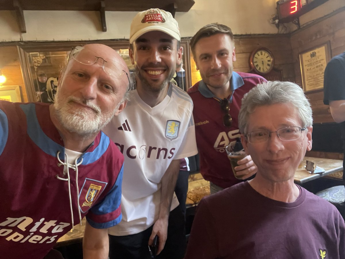 The_Latin_Lions's tweet photo. The Italian fans, the Latin Lions, join their English friends to celebrate together the Villa’s first victory on Italian soil, in a wonderfully welcoming and friendly city like Bologna. UTFV. 🦁 https://t.co/cqx8wlFIkG
