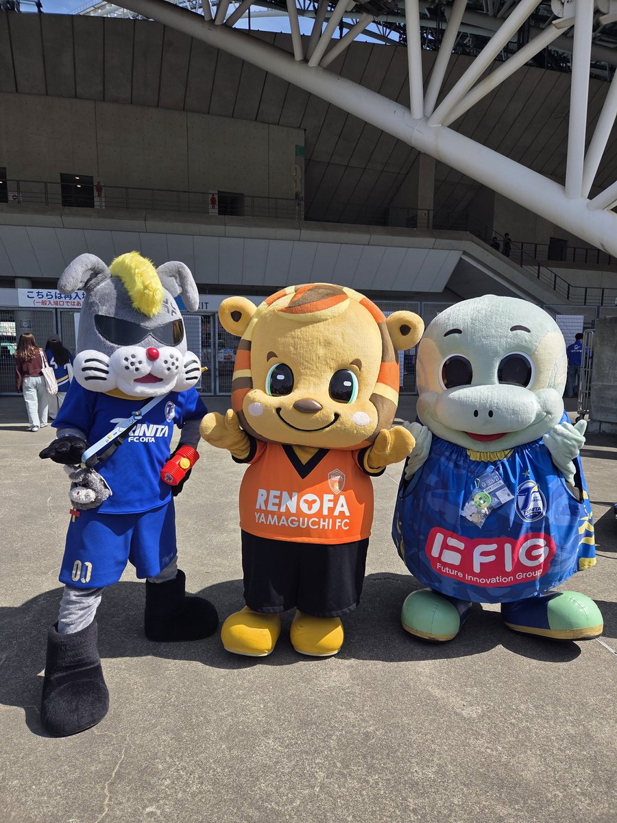 monotone_naf's tweet photo. クラサスドーム大分に到着。
#trinita #大分トリニータ #創青湧躍 #亀祭
#ニータン #リッジー
#レノ丸 #renofa #レノファ山口FC https://t.co/xnciBsa0uI