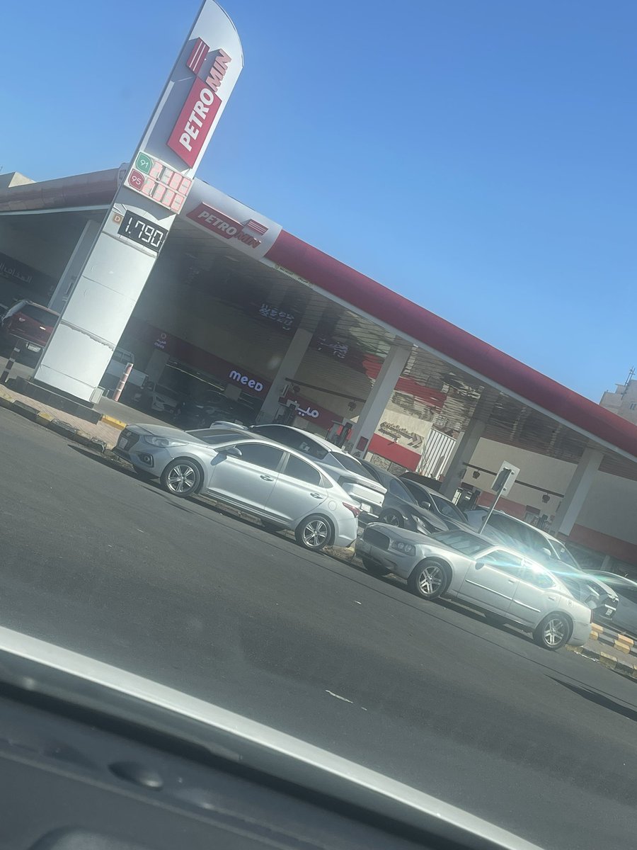 Artist Motaz Yenbawi tweet media