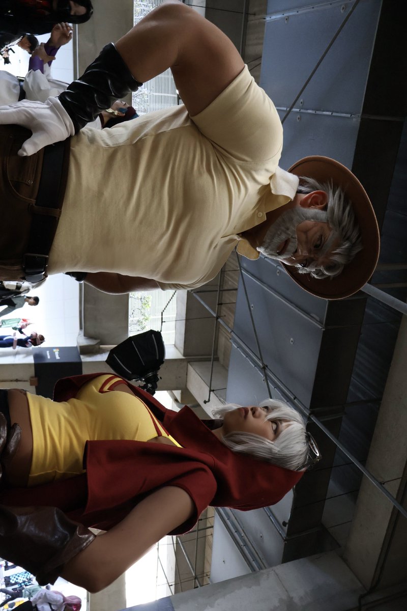 トール tweet media