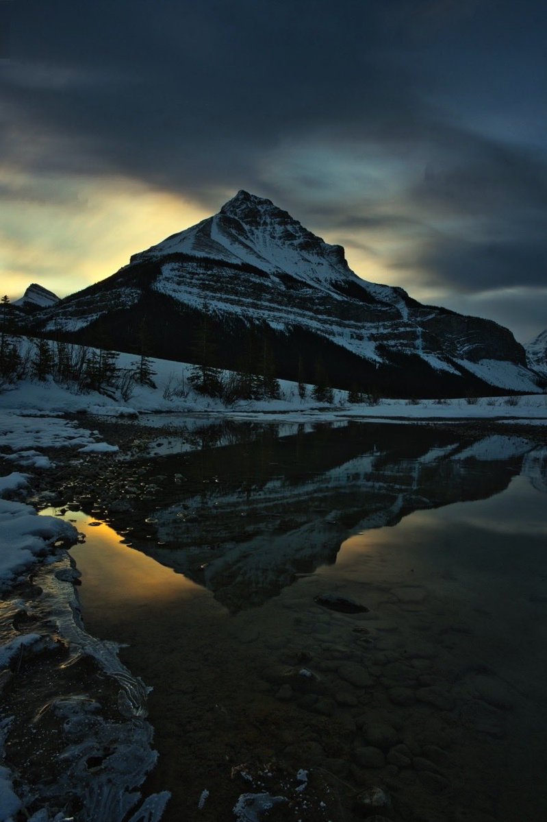 Evanfchan's tweet image. Cold reflections in the Canadian Rockies.  #canada #photo #reflection #sunrise