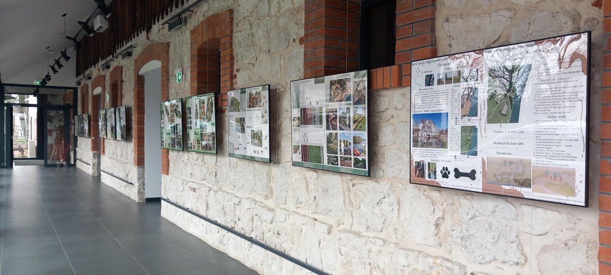 KGPiAK's tweet photo. Zapraszamy na wystawę zag. Dolinek  Półrzeczki i Brzoskwinki oraz terenów nadwiślanych naprzeciwko Opactwa w Tyńcu. Prace wykonali studenci III roku Architektury Krajobrazu @UR_Krakow @UR_WISiG  na  przedmiocie Projektowanie Przestrzeni Publicznej 📢 https://t.co/PW0eRKTphF https://t.co/Nro4QvcIlm