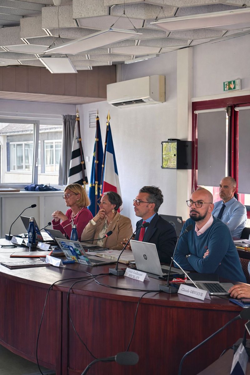 RonanLoas's tweet photo. Conseil municipal hier à Ploemeur : une séance fondatrice pour organiser notre travail collectif. Délégations, commissions, cadre d’action… Une équipe engagée, déjà à l’œuvre, au service des Ploemeuroises et des Ploemeurois https://t.co/AzeCmgoMM9