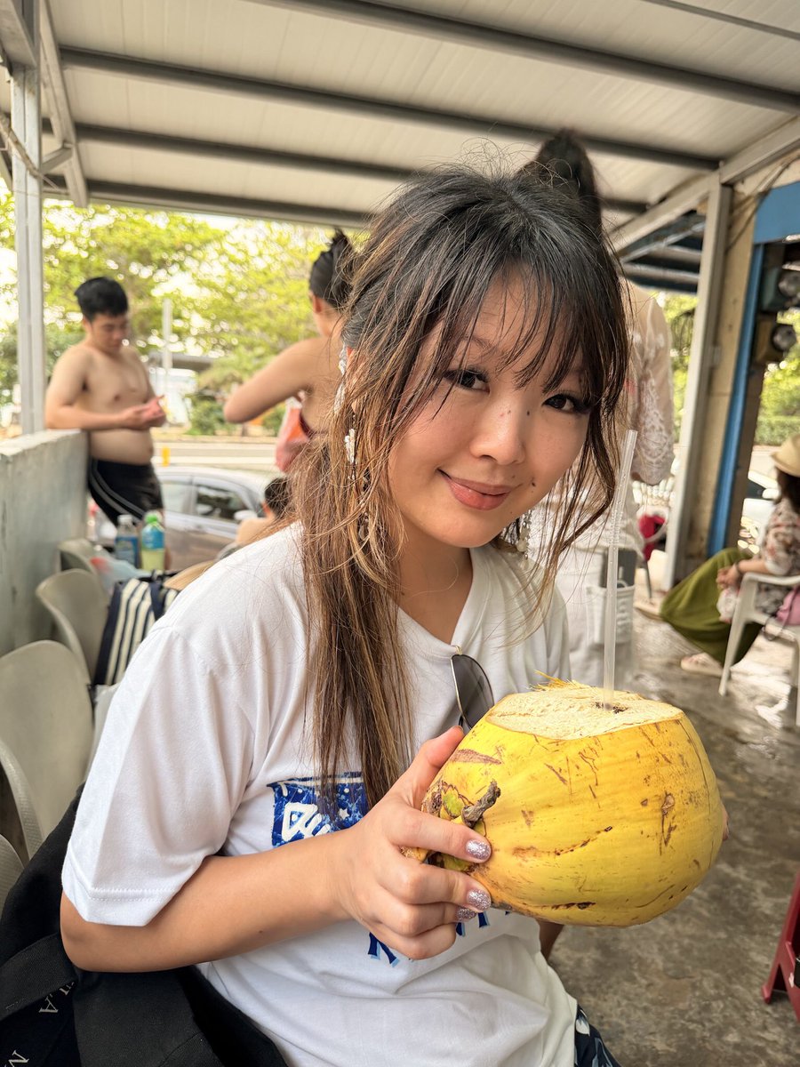 IkumiKoyama's tweet photo. 自然的coconut🌴好好喝哦😋💕
#coconut #nature #kending #Taiwan #beautiful #墾丁 #自然 #好喝 #秀麗 #台灣 #海邊 https://t.co/nAuOsmsggl