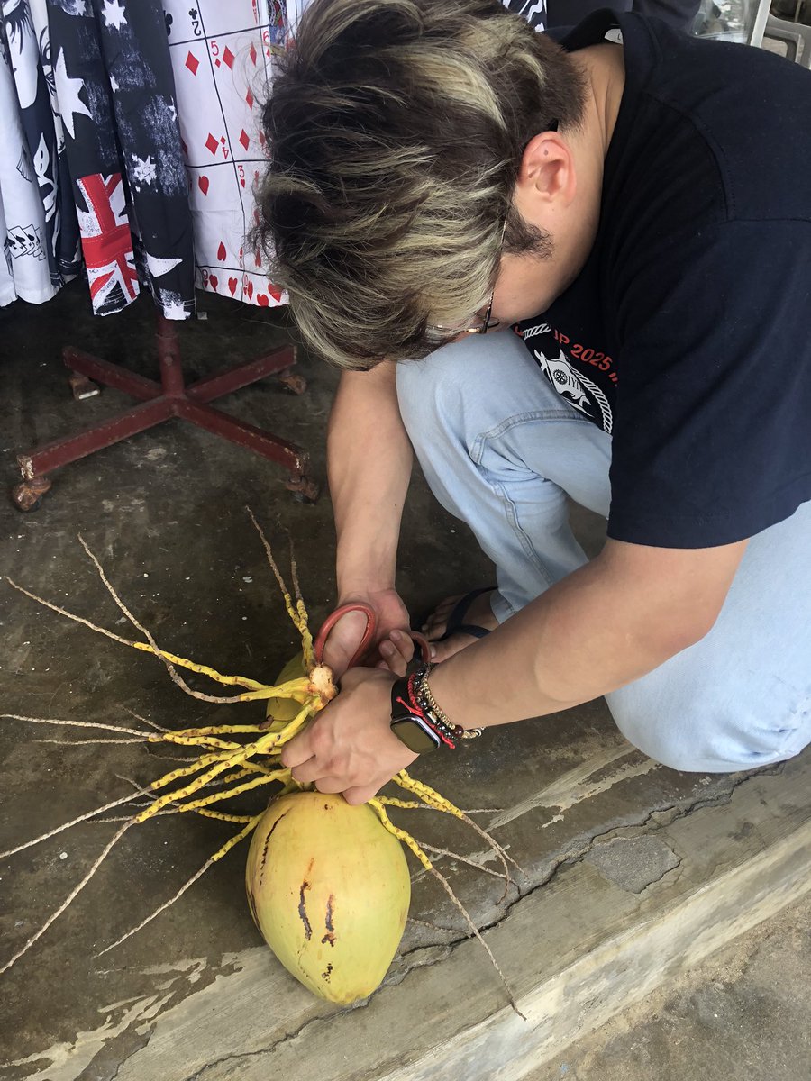 IkumiKoyama's tweet photo. 自然的coconut🌴好好喝哦😋💕
#coconut #nature #kending #Taiwan #beautiful #墾丁 #自然 #好喝 #秀麗 #台灣 #海邊 https://t.co/nAuOsmsggl