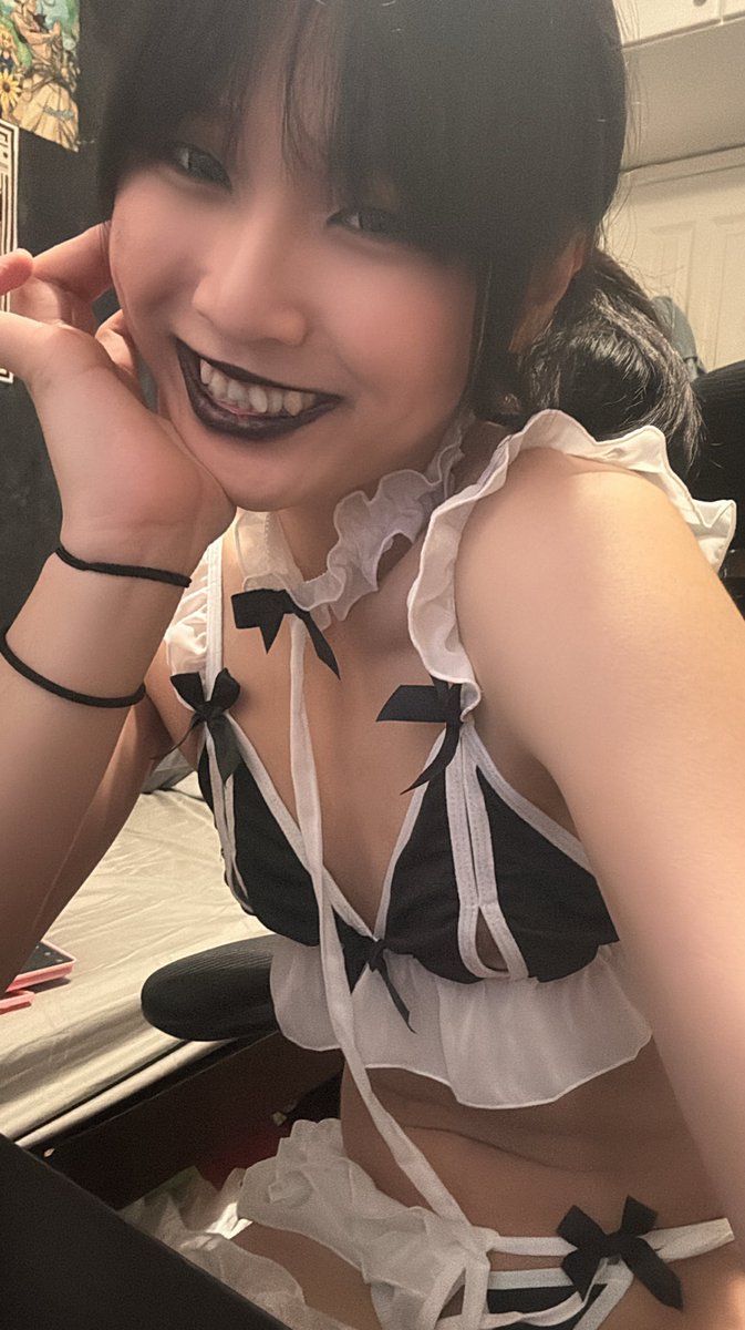 bella 🖤 tweet media