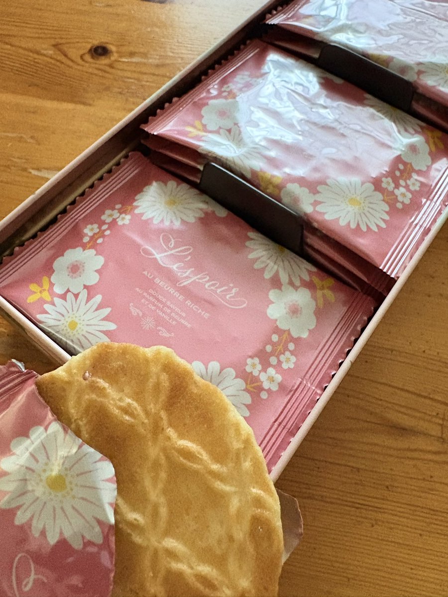 ホワイトデーのお返しもらった
バタークッキーとても美味しい