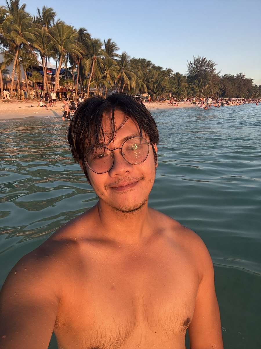 looking1402's tweet photo. Sarap mag swimming 🏊‍♂️ 

#boracay https://t.co/1ogSNTv9JY